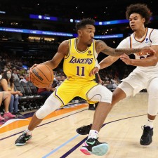 L'entraîneur des Lakers de Los Angeles fait l'éloge d'un adolescent de 23 ans